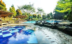 Oyo Homes 91242 Desa Wisata Cibuntu Kuningan Syariah